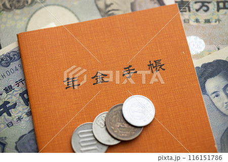 年金手帳のイメージ撮影 116151786