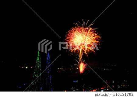 打ち上げ花火とイルミネーション　【相模原市津久井　11月】　　　　　　　　　　　　　 116151792