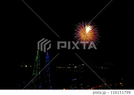 打ち上げ花火とイルミネーション  　【相模原市津久井　11月】 116151799
