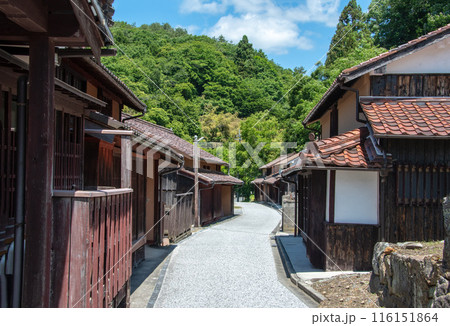 吹屋ふるさと村　青空と美しい重伝建の町並み千枚地区 116151864