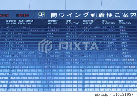 空港ロビーの電光掲示板 空港ロビーの電光掲示板 116151957