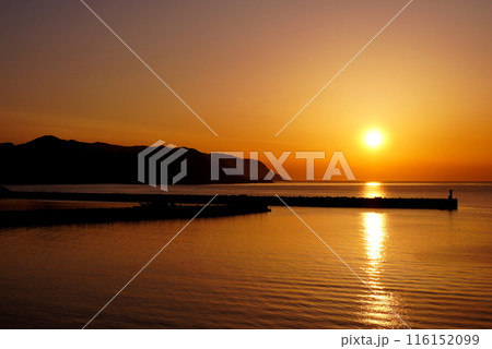 夕凪の丘からの夕日 116152099