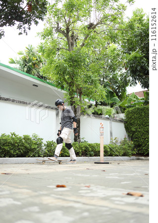 Man playing skateboard Man playing skateboard 116152614