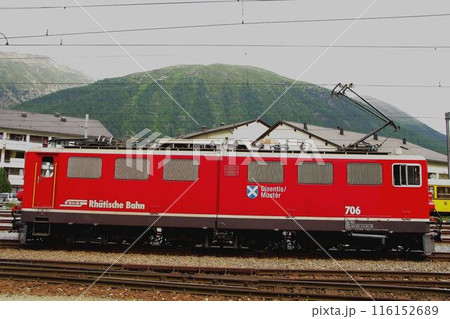 6軸のハイパワー連接型電気機関車、真横からの姿 6軸のハイパワー連接型電気機関車、真横からの姿 116152689