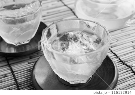 冷茶（白黒）　茎茶　緑茶　日本茶　クキ茶 116152914