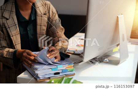 Team of business people working together in the meeting room office, teamwork background charts and graphs banner, double exposure successful teamwork,business planning concept. 116153097