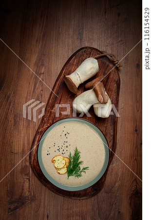 mushroom cream soup, with dill and bruschetta, mushroom eringi, 116154529