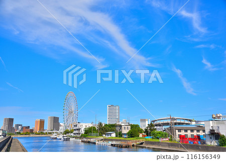 《愛知県》名古屋都市風景　港区中川運河から名古屋港の観覧車 116156349