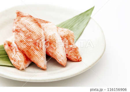 白背景にカニカマ 116156906