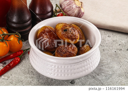 Baked baby potato in the bowl 116161994