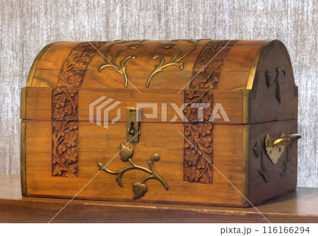 木製の宝箱 116166294