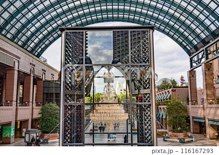 都会のショッピングモールの風景 116167293