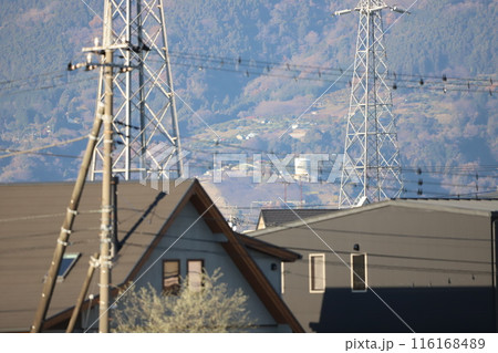 住宅地と電柱、電線 住宅地と電柱、電線 116168489