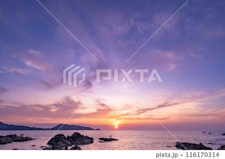 Nature beautiful Light Sunset or sunrise over sea, Colorful dramatic majestic scenery Sky with Amazing clouds and waves in sunset sky 116170314