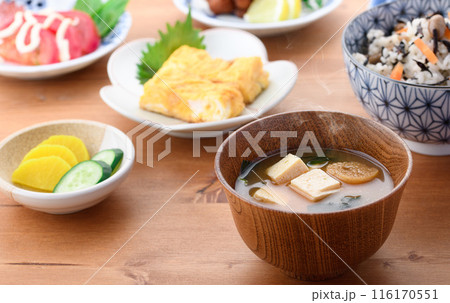 お味噌汁 朝食イメージ 116170551