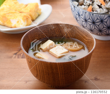 お味噌汁 朝食イメージ 116170552