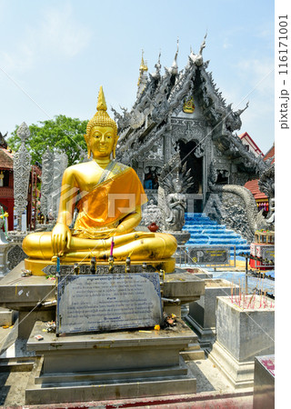タイチェンマイにある銀の寺として有名なワット・シースパンの美しい風景 116171001