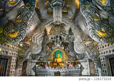 タイチェンマイにある銀の寺として有名なワット・シースパンの美しい風景 タイチェンマイにある銀の寺として有名なワット・シースパンの美しい風景 116171018