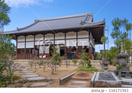 大徳寺塔頭 総見院 茶筅塚と本堂 大徳寺塔頭 総見院 茶筅塚と本堂 116171561