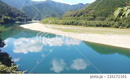 四万十川に映る空と雲(高知県) 四万十川に映る空と雲(高知県) 116172161