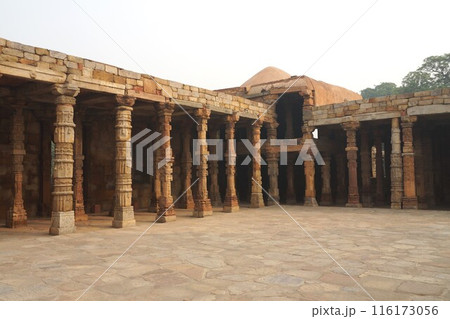 インド デリー クトゥブ･ミナールの遺跡 116173056