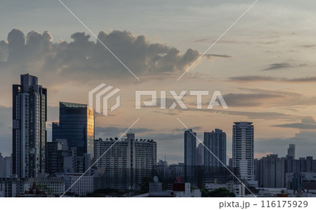 Beautiful Clouds in the Sky over Large Metropolitan City of Bangkok. 116175929