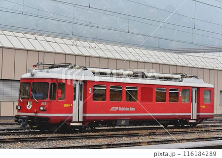 京急・旧500型によく似た顔の普通列車用電車です塗色も赤で共通しています 京急・旧500型によく似た顔の普通列車用電車です塗色も赤で共通しています 116184289