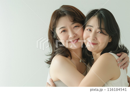 AI生成画像 ミドルエイジの女性2人のポートレート AI生成画像 ミドルエイジの女性2人のポートレート 116184541