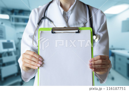 Doctor showing tablet with blank sheet . Doctor showing tablet with blank sheet . 116187751