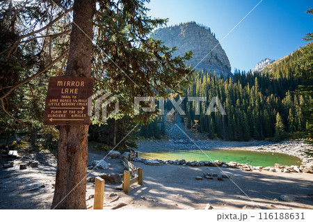 Mirror Lake and Big Beehive in summer time, hiking from Lake Louise. Banff National Park, Alberta, Canada. 116188631