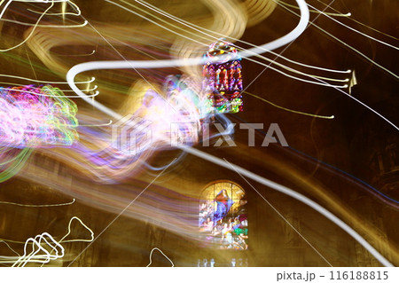 ミラノのドゥォーモ内部 116188815