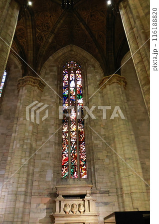 ミラノのドゥォーモ内部 116188820