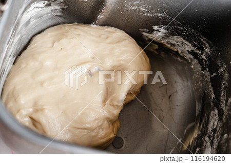 ホームベーカリーでパン生地作り　一次発酵 116194620