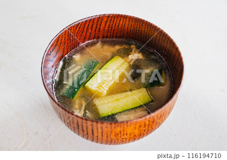炒めたズッキーニの味噌汁 116194710