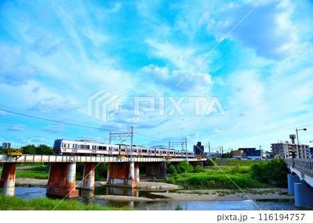 《愛知県》名古屋都市風景 矢田川橋梁を渡る名鉄瀬戸線の電車 《愛知県》名古屋都市風景 矢田川橋梁を渡る名鉄瀬戸線の電車 116194757