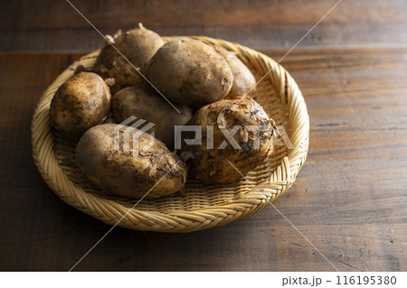 泥付きじゃがいも 116195380