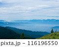 夏の大菩薩嶺から見る八ヶ岳の雄大な山並み 116196550