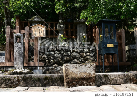 木曾義仲公の墓（長野県木曽福島） 116197151