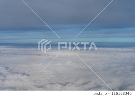 飛行機から見た雲 116198340
