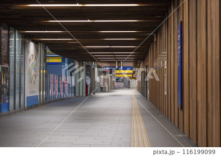 京阪中之島線　中之島駅　誰もいない駅構内 116199099