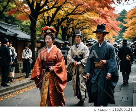 秋の深まりとともに紅色・黄色に色づく京都は至るところで美しい紅葉と出会えます 116200121