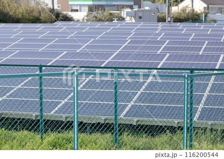 自然の恵みを活用する 太陽光パネル 自然の恵みを活用する 太陽光パネル 116200544
