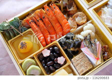お正月のおせち料理 116200683
