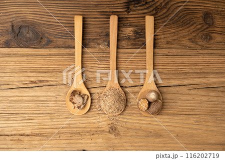 Nutmeg in Black Plate, Myristica Fragrans Fruit, Dry Spicy Nutmeg, Grated Whole Muscat Nut, Nut Meg Nutmeg in Black Plate, Myristica Fragrans Fruit, Dry Spicy Nutmeg, Grated Whole Muscat Nut, Nut Meg 116202719