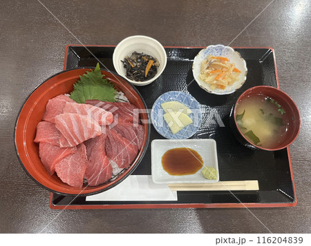 大間のマグロ　三色丼 116204839