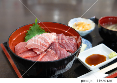 大間のマグロ 三色丼 大間のマグロ 三色丼 116204861