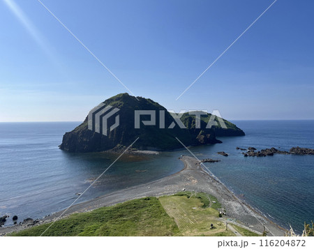 新潟県佐渡島の二ツ亀島 116204872