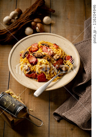 Spaghetti pasta with mushrooms and bacon. 116204946
