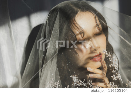 ウェディングドレスを着た女性 116205104