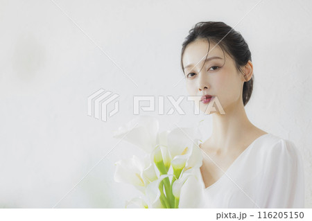 ウェディングドレスを着た女性 116205150